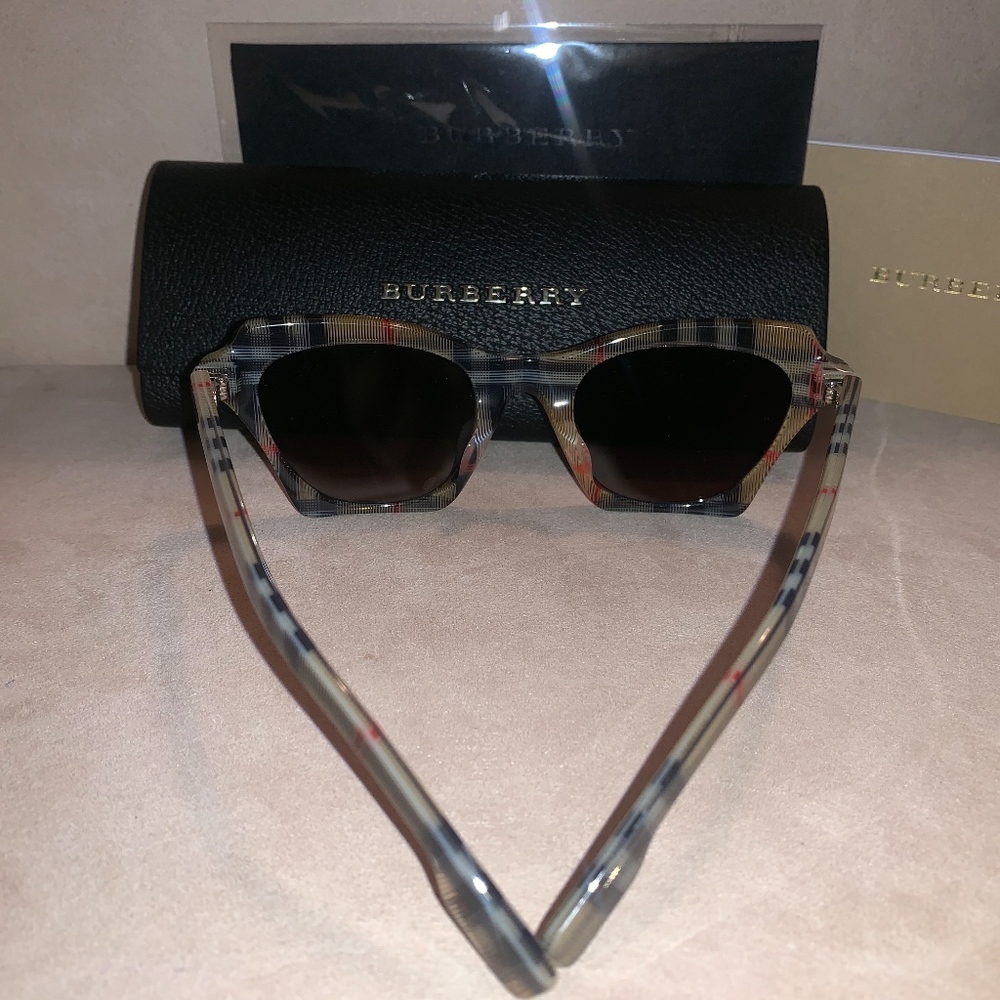 Authentic Burberry Nova Check Women Sunglasses - Picture 6 of 8